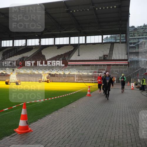 07.12.2025 - St. Pauli X-Mass-Run No. 15 Fabian Wolf http://msf.ph/oto/9417500 07.12.2025 11:18:31 Ziel 2045, 2918, 3138, 3158, 3304, 3634, 3636 meine-sportfotos.de