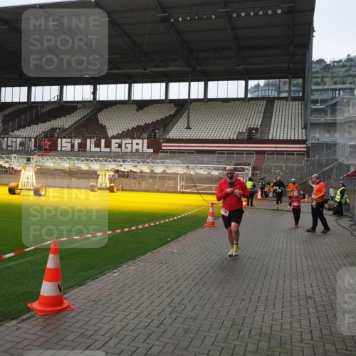 07.12.2025 - St. Pauli X-Mass-Run No. 15 Fabian Wolf http://msf.ph/oto/9417522 07.12.2025 11:18:51 Ziel 1109, 1322, 2064, 2067 meine-sportfotos.de