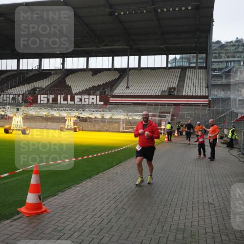 07.12.2025 - St. Pauli X-Mass-Run No. 15 Fabian Wolf http://msf.ph/oto/9417524 07.12.2025 11:18:51 Ziel 1109, 1322, 2064, 2067 meine-sportfotos.de