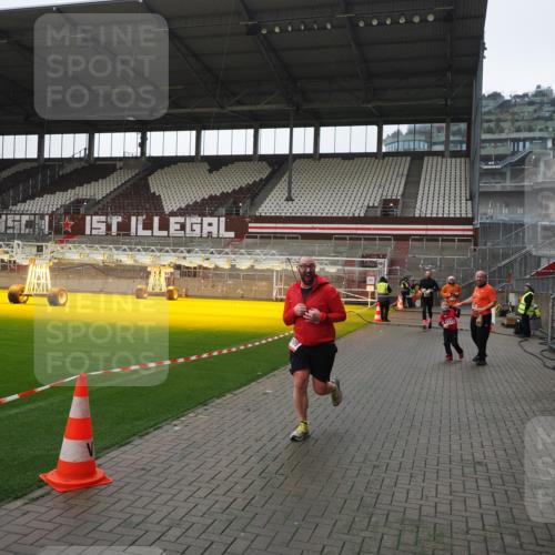 07.12.2025 - St. Pauli X-Mass-Run No. 15 Fabian Wolf http://msf.ph/oto/9417525 07.12.2025 11:18:51 Ziel 1109, 1322, 2064, 2067 meine-sportfotos.de