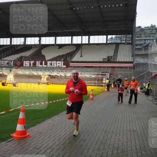 07.12.2025 - St. Pauli X-Mass-Run No. 15 Fabian Wolf http://msf.ph/oto/9417527 07.12.2025 11:18:52 Ziel 1109, 1322, 2064, 2067 meine-sportfotos.de