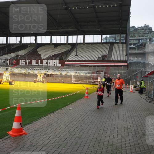 07.12.2025 - St. Pauli X-Mass-Run No. 15 Fabian Wolf http://msf.ph/oto/9417530 07.12.2025 11:18:53 Ziel 1109, 1322, 2064, 2067 meine-sportfotos.de