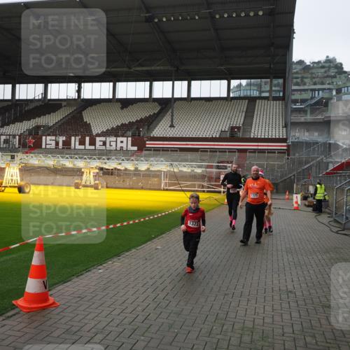 07.12.2025 - St. Pauli X-Mass-Run No. 15 Fabian Wolf http://msf.ph/oto/9417531 07.12.2025 11:18:54 Ziel 1109, 1322, 2064, 2067 meine-sportfotos.de