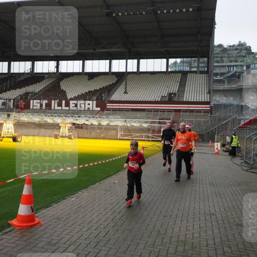 07.12.2025 - St. Pauli X-Mass-Run No. 15 Fabian Wolf http://msf.ph/oto/9417532 07.12.2025 11:18:54 Ziel 1109, 1322, 2064, 2067 meine-sportfotos.de