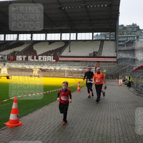 07.12.2025 - St. Pauli X-Mass-Run No. 15 Fabian Wolf http://msf.ph/oto/9417534 07.12.2025 11:18:55 Ziel 1109, 1322, 2064, 2067 meine-sportfotos.de