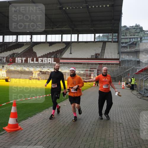 07.12.2025 - St. Pauli X-Mass-Run No. 15 Fabian Wolf http://msf.ph/oto/9417539 07.12.2025 11:18:57 Ziel 1109, 1322, 2064, 2067 meine-sportfotos.de
