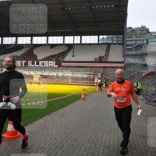 07.12.2025 - St. Pauli X-Mass-Run No. 15 Fabian Wolf http://msf.ph/oto/9417546 07.12.2025 11:18:58 Ziel 1109, 1322, 2064, 2067 meine-sportfotos.de