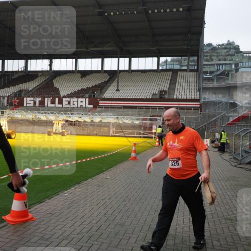 07.12.2025 - St. Pauli X-Mass-Run No. 15 Fabian Wolf http://msf.ph/oto/9417548 07.12.2025 11:18:58 Ziel 1109, 1322, 2064, 2067 meine-sportfotos.de