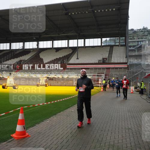 07.12.2025 - St. Pauli X-Mass-Run No. 15 Fabian Wolf http://msf.ph/oto/9417560 07.12.2025 11:19:08 Ziel 295, 302, 1617, 2064, 2067, 2597 meine-sportfotos.de