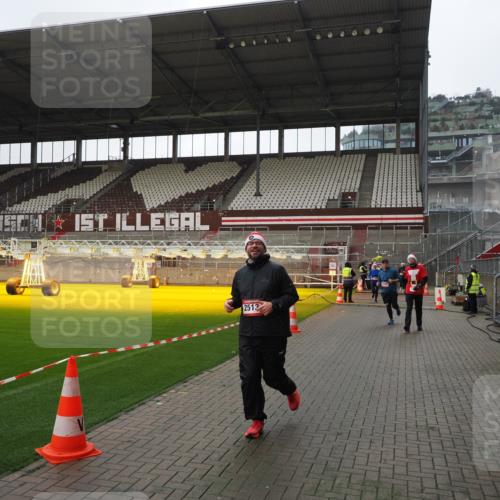 07.12.2025 - St. Pauli X-Mass-Run No. 15 Fabian Wolf http://msf.ph/oto/9417561 07.12.2025 11:19:09 Ziel 295, 302, 1617, 2064, 2067, 2597 meine-sportfotos.de