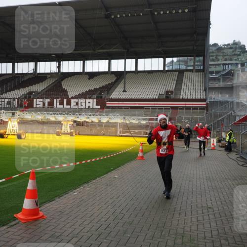 07.12.2025 - St. Pauli X-Mass-Run No. 15 Fabian Wolf http://msf.ph/oto/9417577 07.12.2025 11:19:13 Ziel 295, 302, 1617, 2597, 2788, 3205 meine-sportfotos.de