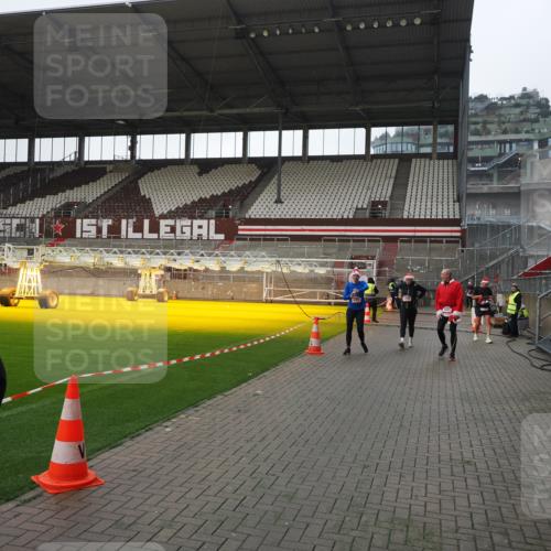 07.12.2025 - St. Pauli X-Mass-Run No. 15 Fabian Wolf http://msf.ph/oto/9417586 07.12.2025 11:19:15 Ziel 295, 302, 1617, 2597, 2788, 3205 meine-sportfotos.de
