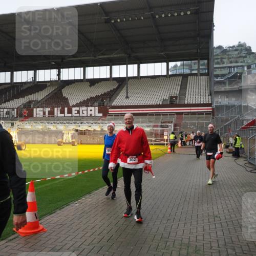 07.12.2025 - St. Pauli X-Mass-Run No. 15 Fabian Wolf http://msf.ph/oto/9417590 07.12.2025 11:19:23 Ziel 295, 302, 797, 1617, 2062, 2597, 2788, 3205 meine-sportfotos.de