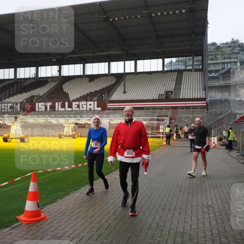 07.12.2025 - St. Pauli X-Mass-Run No. 15 Fabian Wolf http://msf.ph/oto/9417592 07.12.2025 11:19:23 Ziel 295, 302, 797, 1617, 2062, 2597, 2788, 3205 meine-sportfotos.de