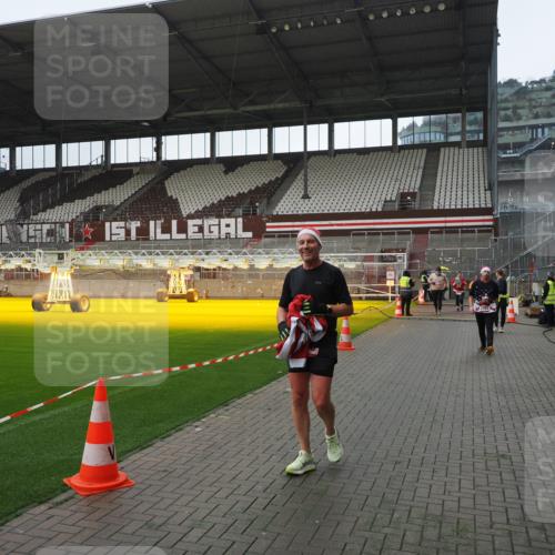 07.12.2025 - St. Pauli X-Mass-Run No. 15 Fabian Wolf http://msf.ph/oto/9417609 07.12.2025 11:19:27 Ziel 295, 302, 367, 373, 797, 1563, 2062, 2788, 3205 meine-sportfotos.de