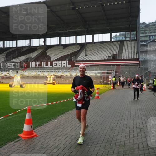07.12.2025 - St. Pauli X-Mass-Run No. 15 Fabian Wolf http://msf.ph/oto/9417611 07.12.2025 11:19:28 Ziel 295, 302, 367, 373, 797, 1563, 2062, 2788, 3205 meine-sportfotos.de