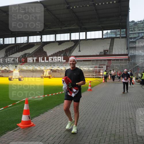 07.12.2025 - St. Pauli X-Mass-Run No. 15 Fabian Wolf http://msf.ph/oto/9417612 07.12.2025 11:19:28 Ziel 295, 302, 367, 373, 797, 1563, 2062, 2788, 3205 meine-sportfotos.de
