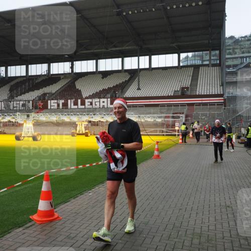 07.12.2025 - St. Pauli X-Mass-Run No. 15 Fabian Wolf http://msf.ph/oto/9417613 07.12.2025 11:19:28 Ziel 295, 302, 367, 373, 797, 1563, 2062, 2788, 3205 meine-sportfotos.de