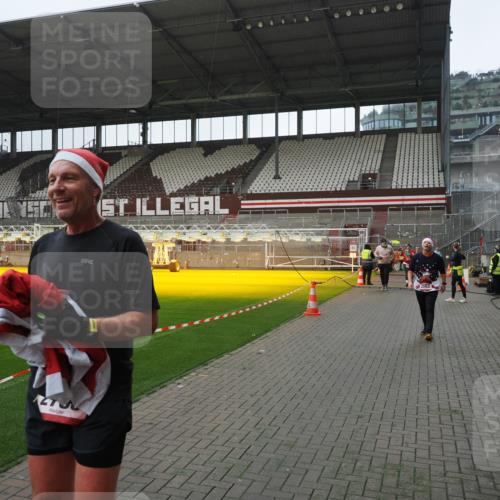 07.12.2025 - St. Pauli X-Mass-Run No. 15 Fabian Wolf http://msf.ph/oto/9417620 07.12.2025 11:19:29 Ziel 367, 373, 797, 1563, 2062, 2788, 3205 meine-sportfotos.de