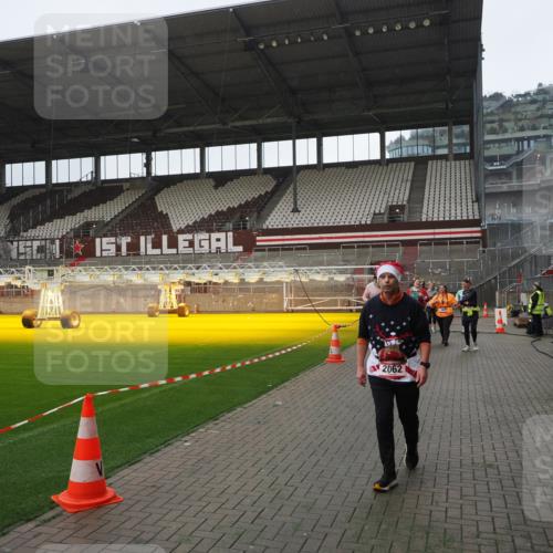 07.12.2025 - St. Pauli X-Mass-Run No. 15 Fabian Wolf http://msf.ph/oto/9417622 07.12.2025 11:19:33 Ziel 367, 373, 797, 1336, 1343, 1563, 2062 meine-sportfotos.de