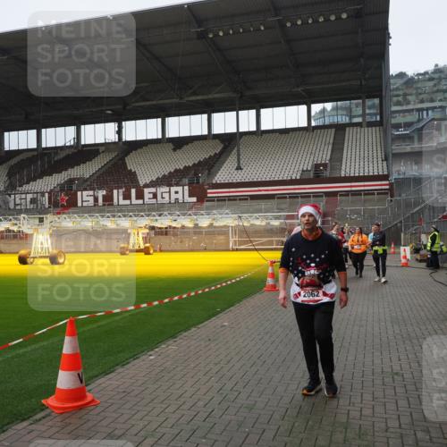 07.12.2025 - St. Pauli X-Mass-Run No. 15 Fabian Wolf http://msf.ph/oto/9417623 07.12.2025 11:19:33 Ziel 367, 373, 797, 1336, 1343, 1563, 2062 meine-sportfotos.de