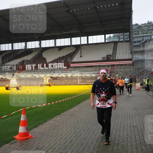 07.12.2025 - St. Pauli X-Mass-Run No. 15 Fabian Wolf http://msf.ph/oto/9417625 07.12.2025 11:19:34 Ziel 367, 373, 797, 1336, 1343, 1563, 2062 meine-sportfotos.de