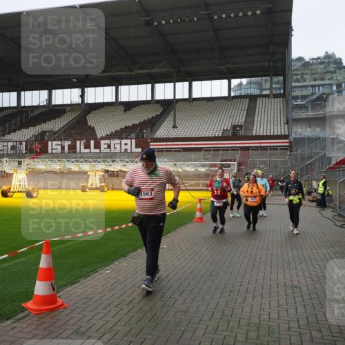 07.12.2025 - St. Pauli X-Mass-Run No. 15 Fabian Wolf http://msf.ph/oto/9417632 07.12.2025 11:19:37 Ziel 367, 373, 797, 1336, 1343, 1563, 2062 meine-sportfotos.de