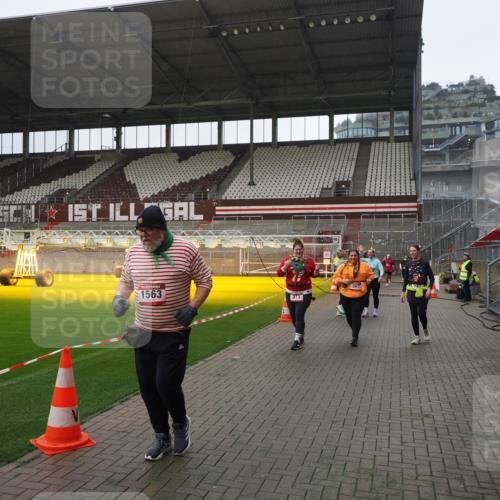 07.12.2025 - St. Pauli X-Mass-Run No. 15 Fabian Wolf http://msf.ph/oto/9417635 07.12.2025 11:19:38 Ziel 367, 373, 797, 1336, 1343, 1563, 2062 meine-sportfotos.de