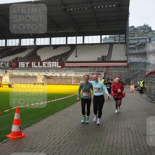 07.12.2025 - St. Pauli X-Mass-Run No. 15 Fabian Wolf http://msf.ph/oto/9417655 07.12.2025 11:19:44 Ziel 367, 373, 1336, 1343, 1563, 2217, 3160, 3822, 3823 meine-sportfotos.de