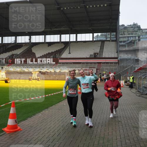 07.12.2025 - St. Pauli X-Mass-Run No. 15 Fabian Wolf http://msf.ph/oto/9417658 07.12.2025 11:19:45 Ziel 367, 373, 1336, 1343, 1563, 2217, 2581, 3075, 3160, 3822, 3823 meine-sportfotos.de