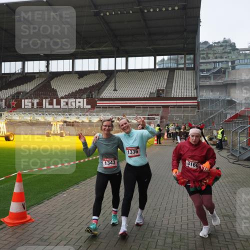 07.12.2025 - St. Pauli X-Mass-Run No. 15 Fabian Wolf http://msf.ph/oto/9417661 07.12.2025 11:19:45 Ziel 367, 373, 1336, 1343, 1563, 2217, 2581, 3075, 3160, 3822, 3823 meine-sportfotos.de