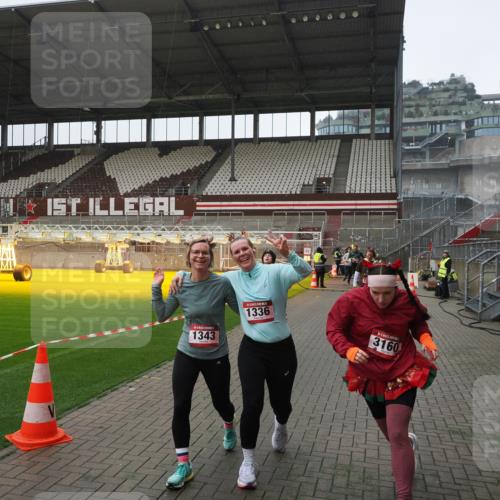 07.12.2025 - St. Pauli X-Mass-Run No. 15 Fabian Wolf http://msf.ph/oto/9417662 07.12.2025 11:19:46 Ziel 367, 373, 1336, 1343, 2217, 2581, 3075, 3160, 3822, 3823 meine-sportfotos.de