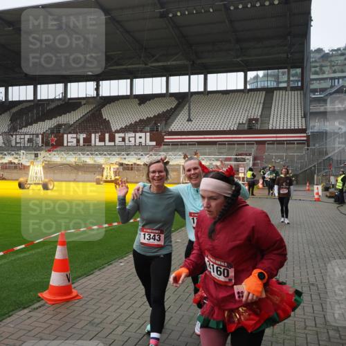 07.12.2025 - St. Pauli X-Mass-Run No. 15 Fabian Wolf http://msf.ph/oto/9417664 07.12.2025 11:19:46 Ziel 367, 373, 1336, 1343, 2217, 2581, 3075, 3160, 3822, 3823 meine-sportfotos.de