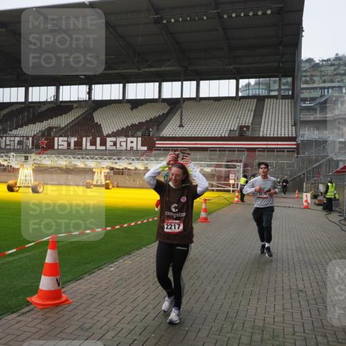 07.12.2025 - St. Pauli X-Mass-Run No. 15 Fabian Wolf http://msf.ph/oto/9417674 07.12.2025 11:19:50 Ziel 1336, 1343, 2217, 2581, 2771, 3075, 3160, 3822, 3823 meine-sportfotos.de