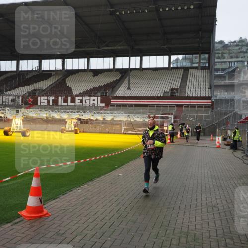 07.12.2025 - St. Pauli X-Mass-Run No. 15 Fabian Wolf http://msf.ph/oto/9417684 07.12.2025 11:19:53 Ziel 2217, 2581, 2771, 3075, 3160, 3170, 3324, 3822, 3823 meine-sportfotos.de