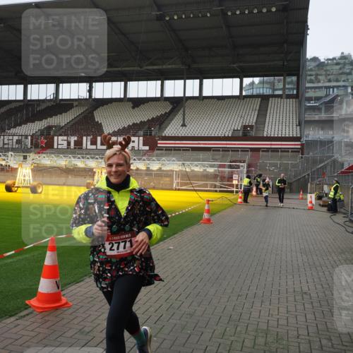 07.12.2025 - St. Pauli X-Mass-Run No. 15 Fabian Wolf http://msf.ph/oto/9417689 07.12.2025 11:19:54 Ziel 2217, 2581, 2771, 3075, 3160, 3170, 3324, 3822, 3823 meine-sportfotos.de