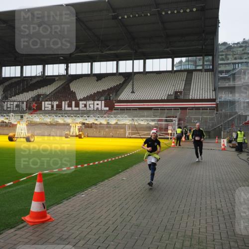 07.12.2025 - St. Pauli X-Mass-Run No. 15 Fabian Wolf http://msf.ph/oto/9417690 07.12.2025 11:19:57 Ziel 2217, 2581, 2771, 3075, 3160, 3170, 3324, 3822, 3823 meine-sportfotos.de