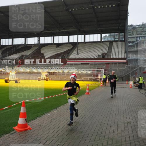 07.12.2025 - St. Pauli X-Mass-Run No. 15 Fabian Wolf http://msf.ph/oto/9417693 07.12.2025 11:19:58 Ziel 2217, 2581, 2771, 3075, 3160, 3170, 3324, 3822, 3823 meine-sportfotos.de
