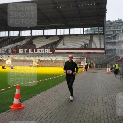 07.12.2025 - St. Pauli X-Mass-Run No. 15 Fabian Wolf http://msf.ph/oto/9417696 07.12.2025 11:20:00 Ziel 2581, 2771, 3075, 3170, 3324, 3822, 3823 meine-sportfotos.de
