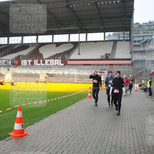 07.12.2025 - St. Pauli X-Mass-Run No. 15 Fabian Wolf http://msf.ph/oto/9417722 07.12.2025 11:20:32 Ziel 1020, 1135, 1614, 2132, 2134, 2242, 2305, 3129, 3157, 3309, 4637 meine-sportfotos.de