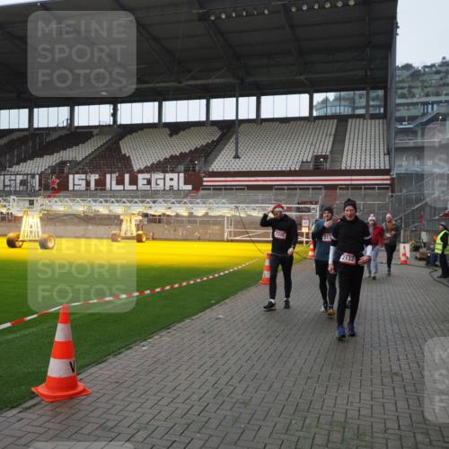 07.12.2025 - St. Pauli X-Mass-Run No. 15 Fabian Wolf http://msf.ph/oto/9417723 07.12.2025 11:20:32 Ziel 1020, 1135, 1614, 2132, 2134, 2242, 2305, 3129, 3157, 3309, 4637 meine-sportfotos.de