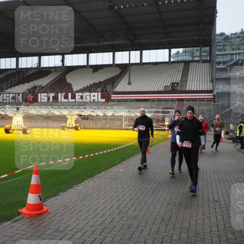 07.12.2025 - St. Pauli X-Mass-Run No. 15 Fabian Wolf http://msf.ph/oto/9417726 07.12.2025 11:20:33 Ziel 1020, 1135, 1614, 2132, 2134, 2242, 2305, 3129, 3157, 3309, 4637 meine-sportfotos.de