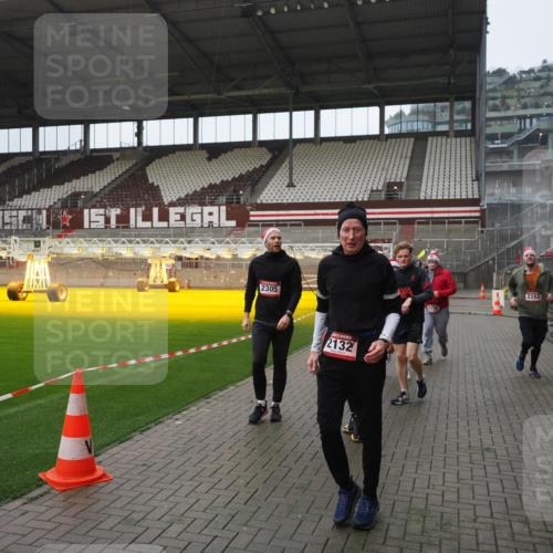07.12.2025 - St. Pauli X-Mass-Run No. 15 Fabian Wolf http://msf.ph/oto/9417732 07.12.2025 11:20:34 Ziel 1020, 1135, 1614, 2132, 2134, 2242, 2305, 3129, 3157, 3309, 4637 meine-sportfotos.de