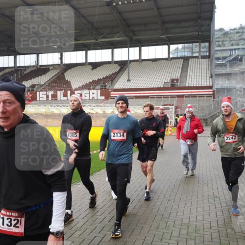 07.12.2025 - St. Pauli X-Mass-Run No. 15 Fabian Wolf http://msf.ph/oto/9417739 07.12.2025 11:20:36 Ziel 1020, 1135, 1614, 2132, 2134, 2242, 2305, 3129, 3309 meine-sportfotos.de