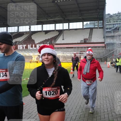 07.12.2025 - St. Pauli X-Mass-Run No. 15 Fabian Wolf http://msf.ph/oto/9417746 07.12.2025 11:20:37 Ziel 1020, 1135, 1614, 2132, 2134, 2242, 2305, 3129, 3309 meine-sportfotos.de