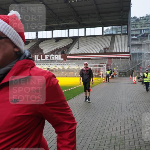 07.12.2025 - St. Pauli X-Mass-Run No. 15 Fabian Wolf http://msf.ph/oto/9417753 07.12.2025 11:20:39 Ziel 1020, 1135, 1614, 2132, 2134, 2242, 2305, 3129, 3309 meine-sportfotos.de