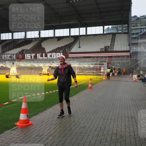 07.12.2025 - St. Pauli X-Mass-Run No. 15 Fabian Wolf http://msf.ph/oto/9417758 07.12.2025 11:20:41 Ziel 1020, 1135, 1614, 2132, 2134, 2242, 2305 meine-sportfotos.de