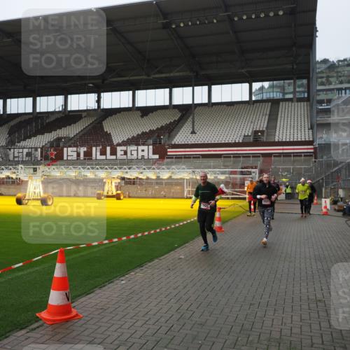 07.12.2025 - St. Pauli X-Mass-Run No. 15 Fabian Wolf http://msf.ph/oto/9417760 07.12.2025 11:20:49 Ziel 540, 765, 2242, 2379, 2462, 2601, 3037 meine-sportfotos.de