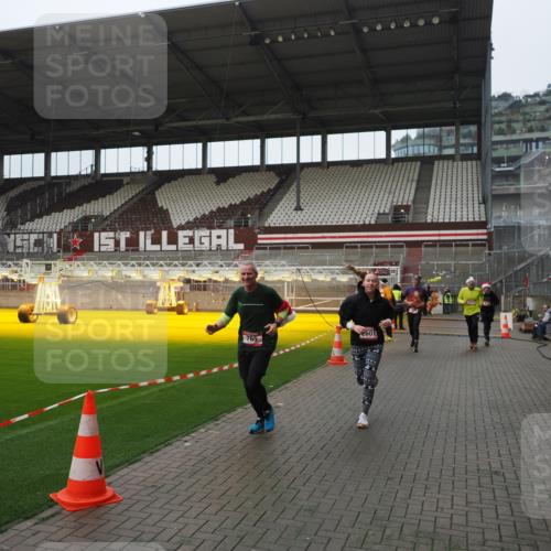 07.12.2025 - St. Pauli X-Mass-Run No. 15 Fabian Wolf http://msf.ph/oto/9417764 07.12.2025 11:20:49 Ziel 540, 765, 2242, 2379, 2462, 2601, 3037 meine-sportfotos.de