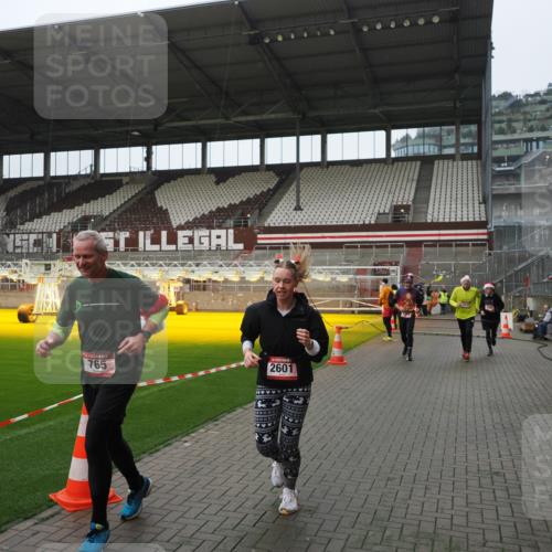 07.12.2025 - St. Pauli X-Mass-Run No. 15 Fabian Wolf http://msf.ph/oto/9417768 07.12.2025 11:20:50 Ziel 540, 765, 2379, 2462, 2601, 3037 meine-sportfotos.de